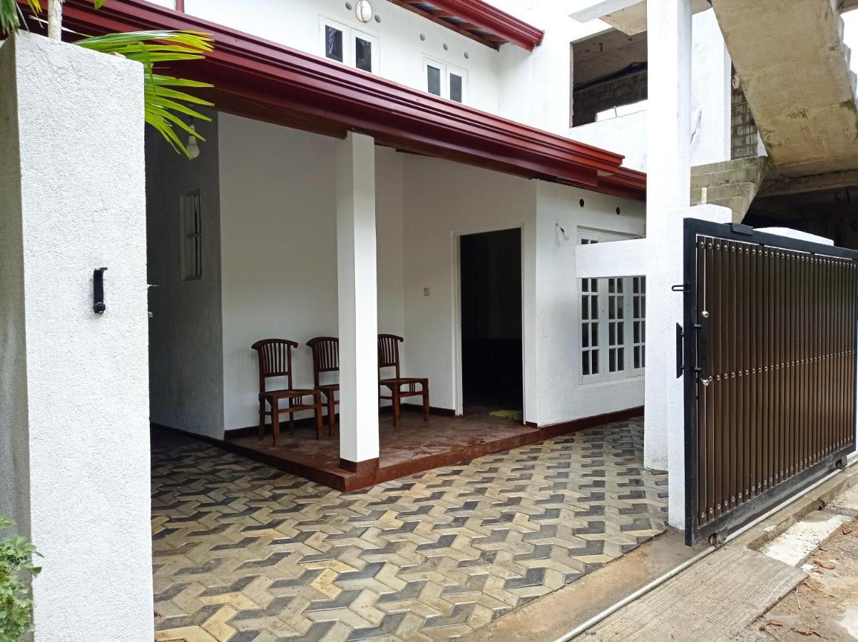 Appartamento Surf & Salt Weligama Esterno foto