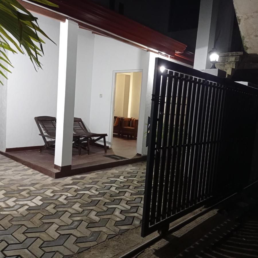 Appartamento Surf & Salt Weligama Esterno foto