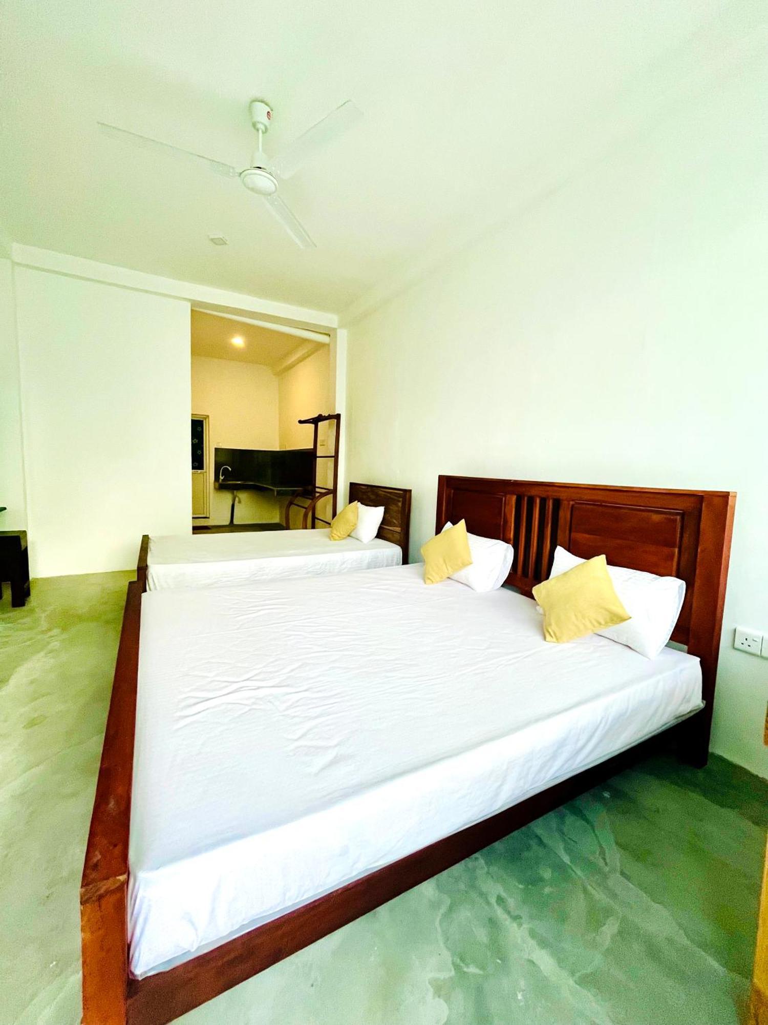 Appartamento Surf & Salt Weligama Esterno foto